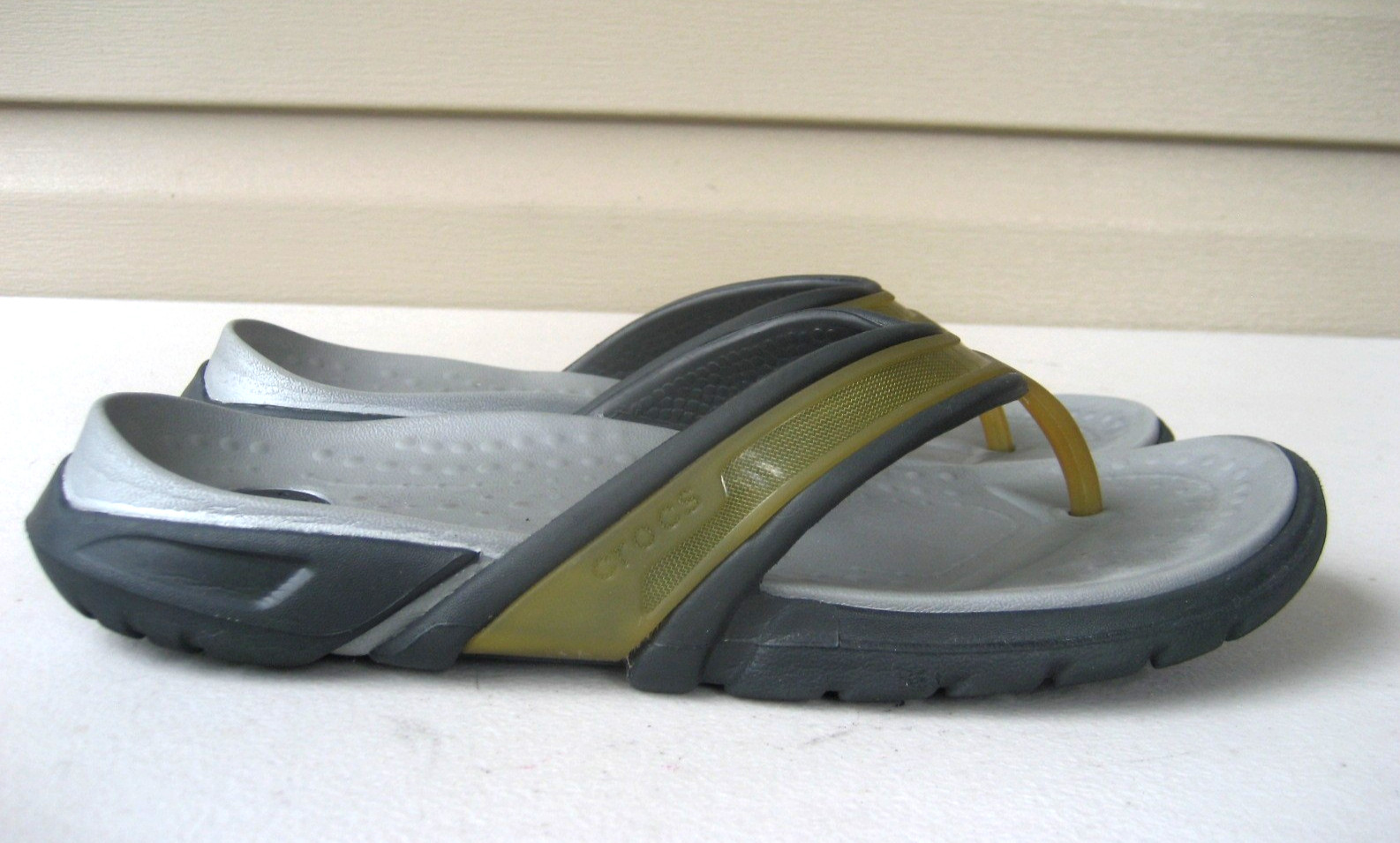 Crocs Croslite Womens Sandals Size 9 Olive Thong Comfort Flip Flops EXCELLENT