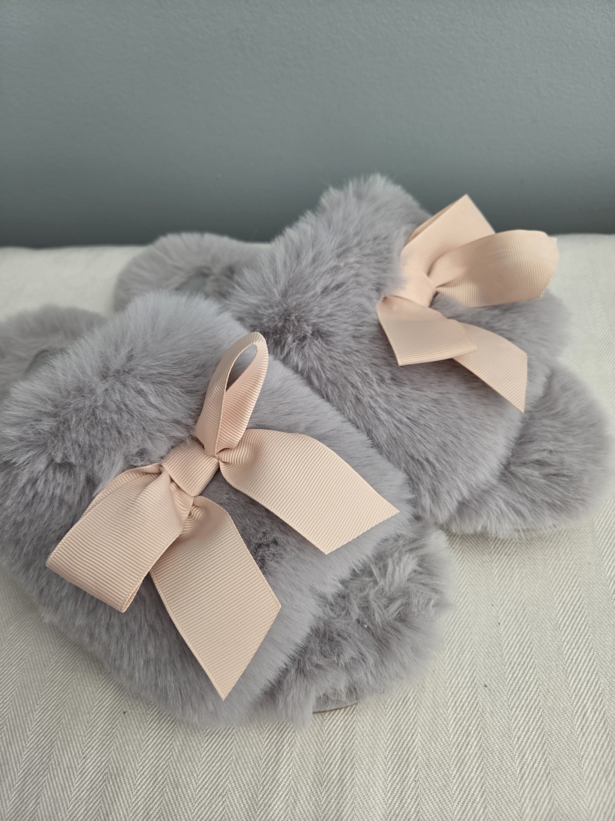 NWOT Anthropologie Shoes Size 10 Maeve Faux Fur Open Toe Slippers Gray Taupe
