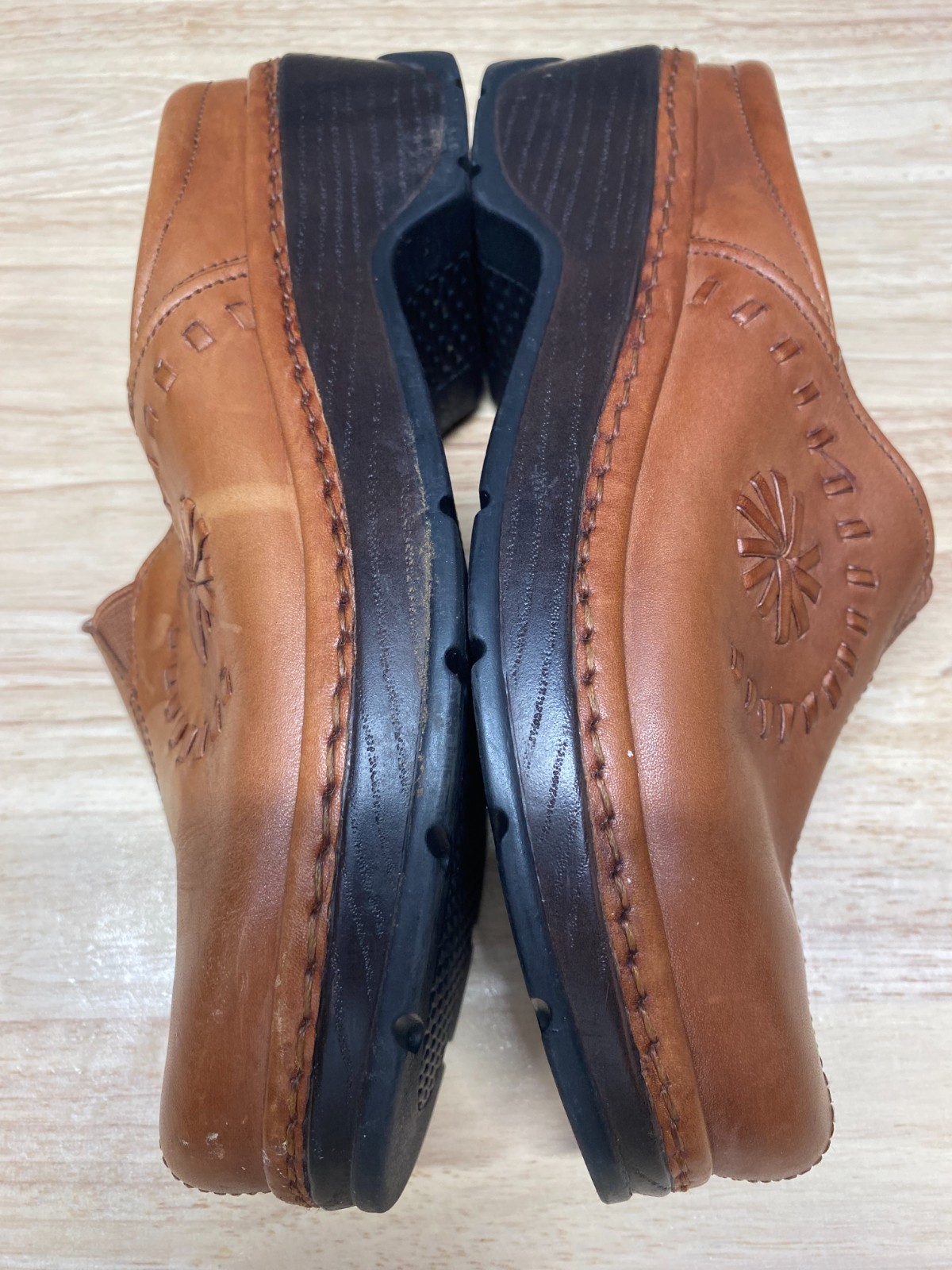 Klogs Womens 8 Slip On Flower Embellished Brn Leather Upper Workwear Casual