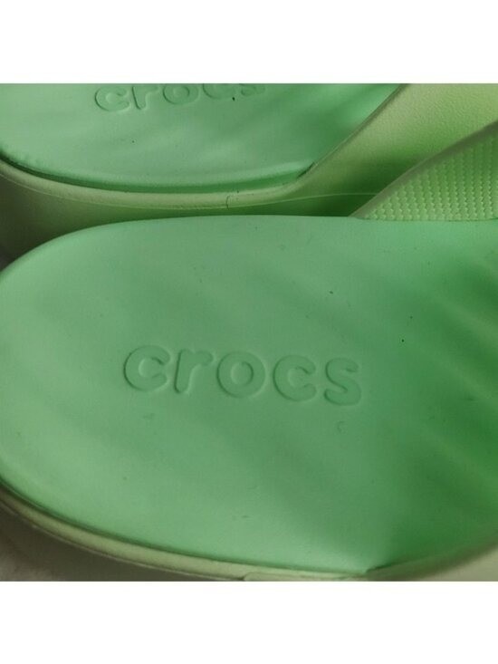 NWT – Crocs Getaway Platform Toe Loop – Size 8