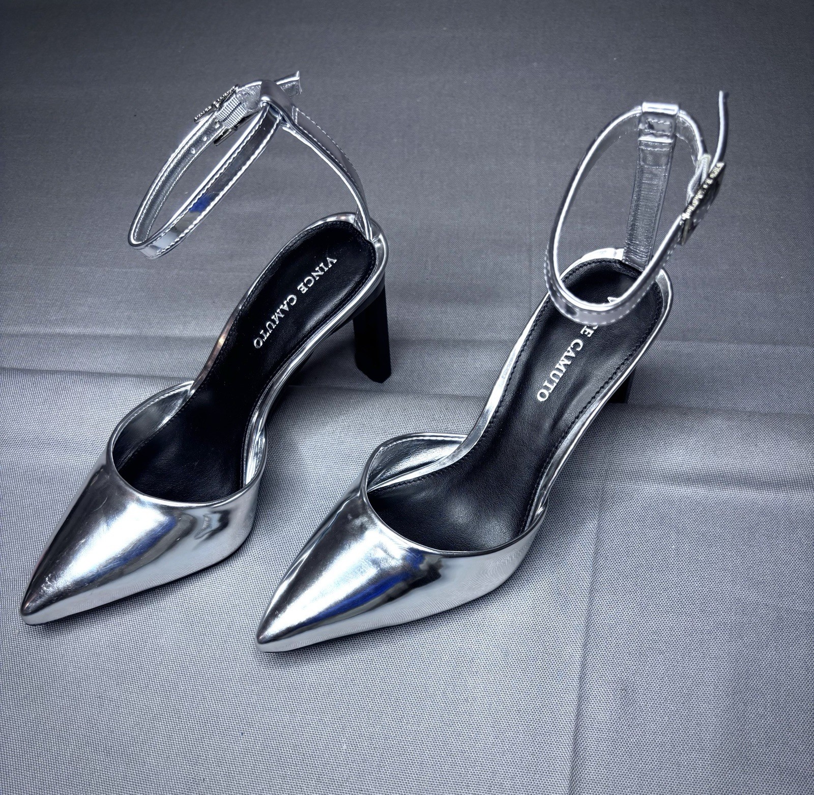 Vince Camuto Talayem Women’s Silver Specchio Pointed Toe Pump Heel Size 5M NIB