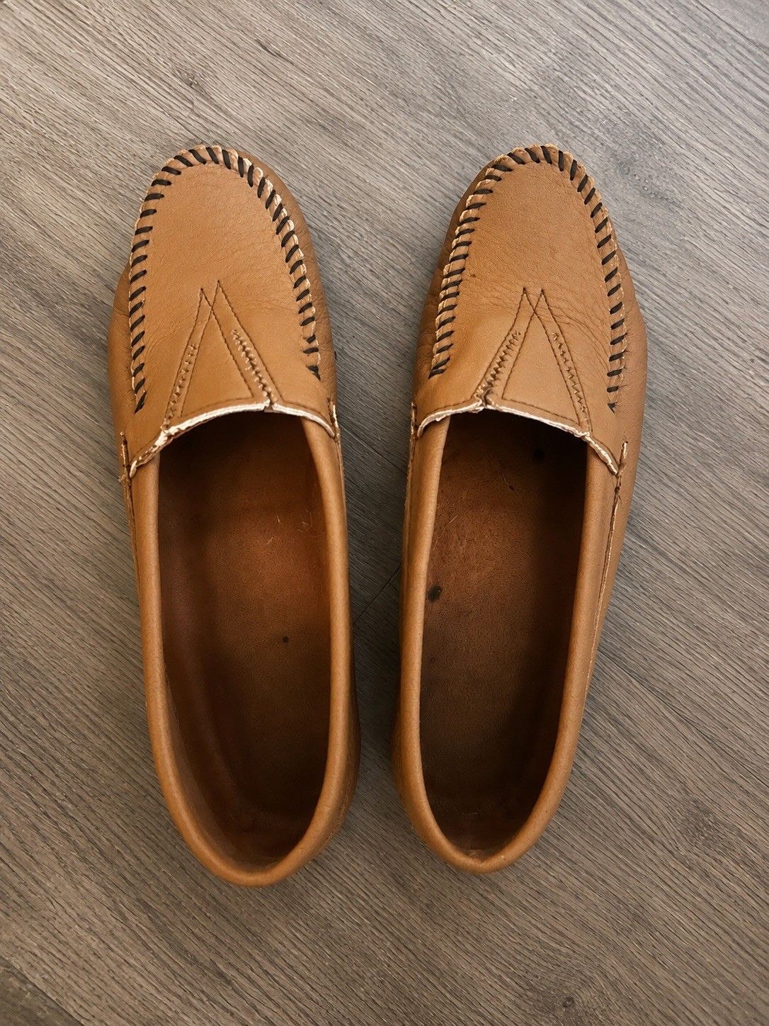 Minnetonka Women’s Mocha Deerskin Gore Front Moccasins Slip-On Size 8
