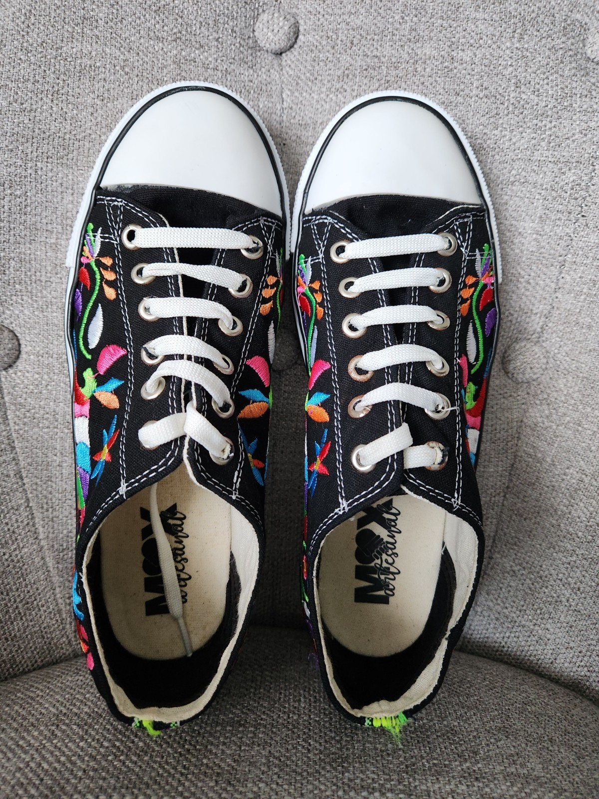 Mexican Artisanal Embroidered Flower Tennis Shoes Size 7 – 7.5