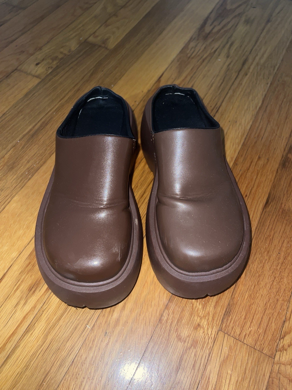WOMEN CLOG SHOES – Rubber upper brown slip on round toe solid – US 6