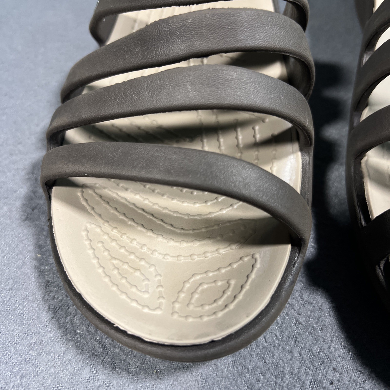 Crocs Rhonda Wedge Sandals Women’s 8 Brown Tan Strappy Slip On Casual **READ