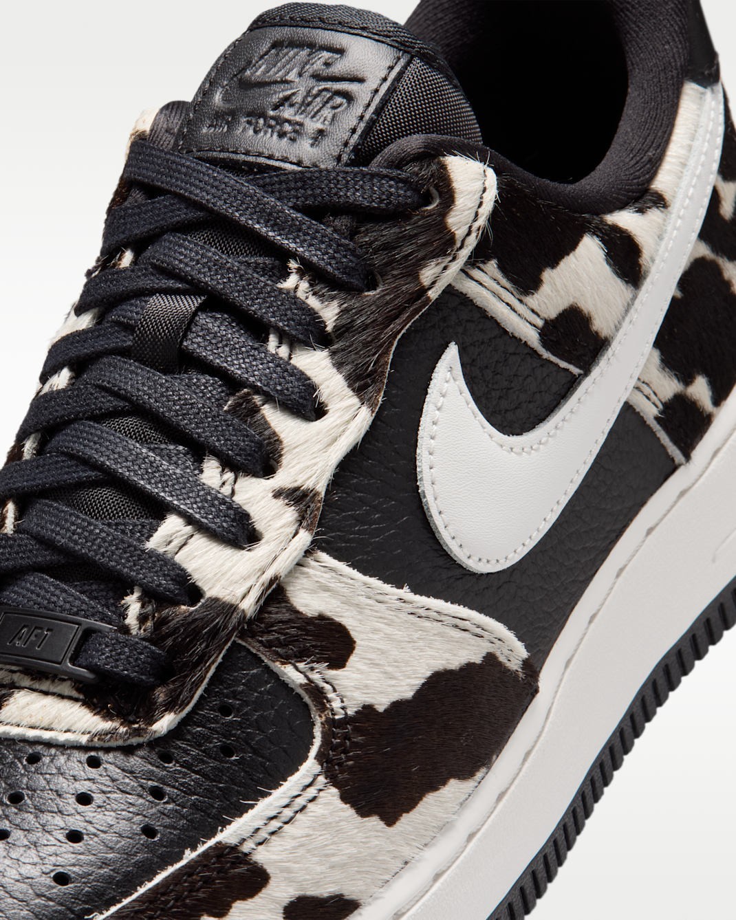 NIKE Women’s Air Force 1 ’07 IO0442-001 Black Black Phantom
