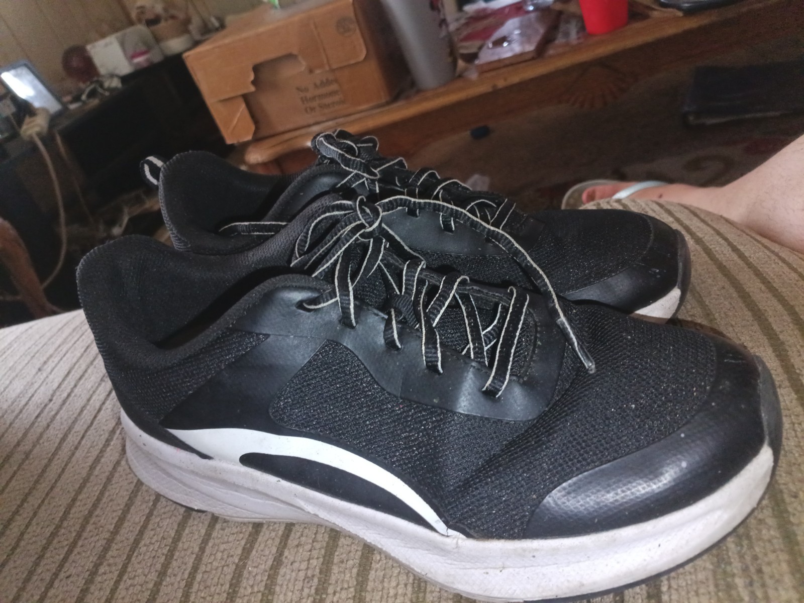 black and white Athletic Works women’s lifestyle joggers Sneaker Shoes Size 8W