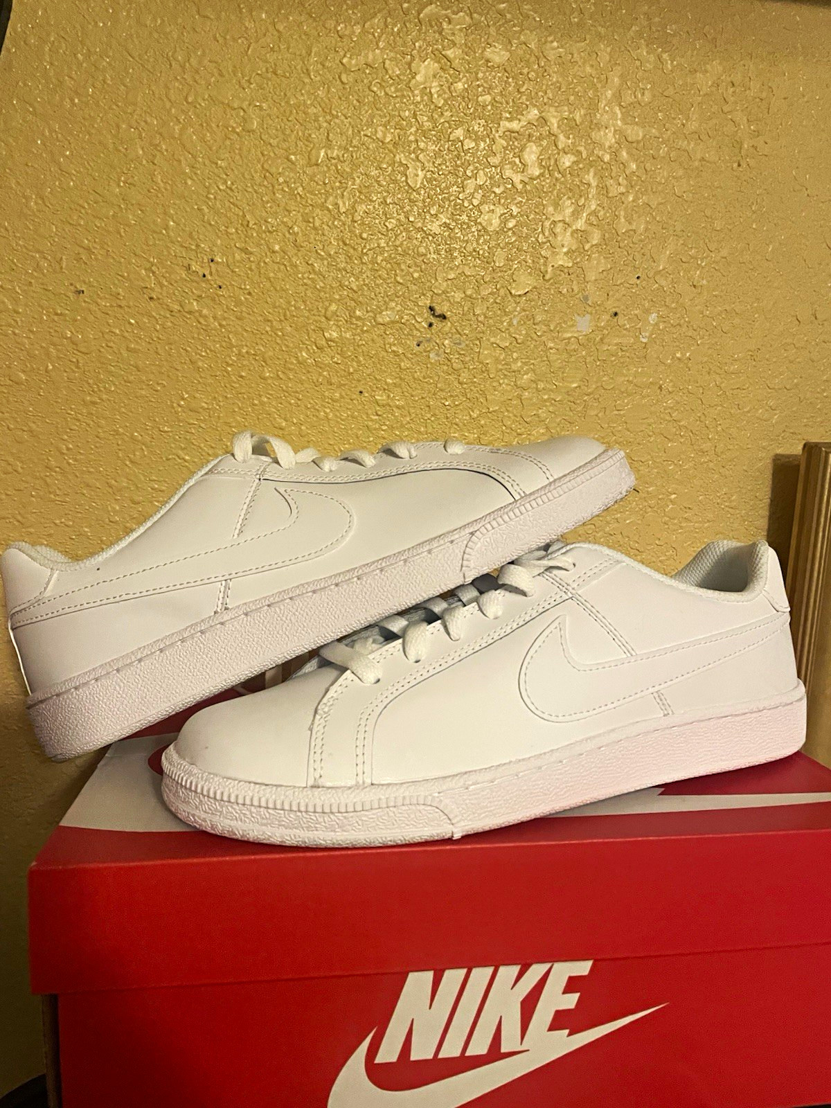 Nike Court Royale W Women’s Low Top Lace-Up Leather White/White 749867-105