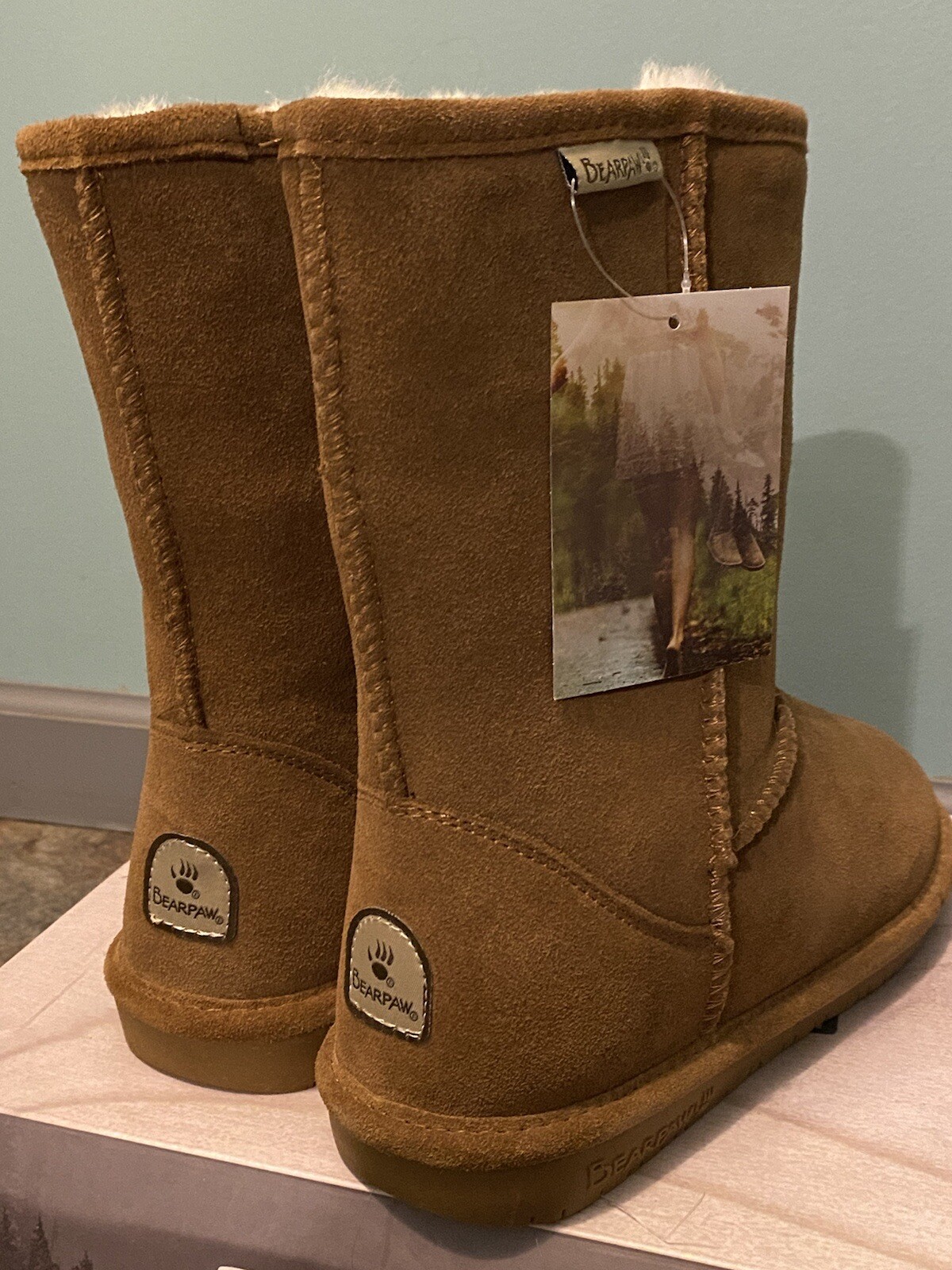 New w/ Box Bearpaw Women’s Emma Short 608W, Hickory II 220, Size 10