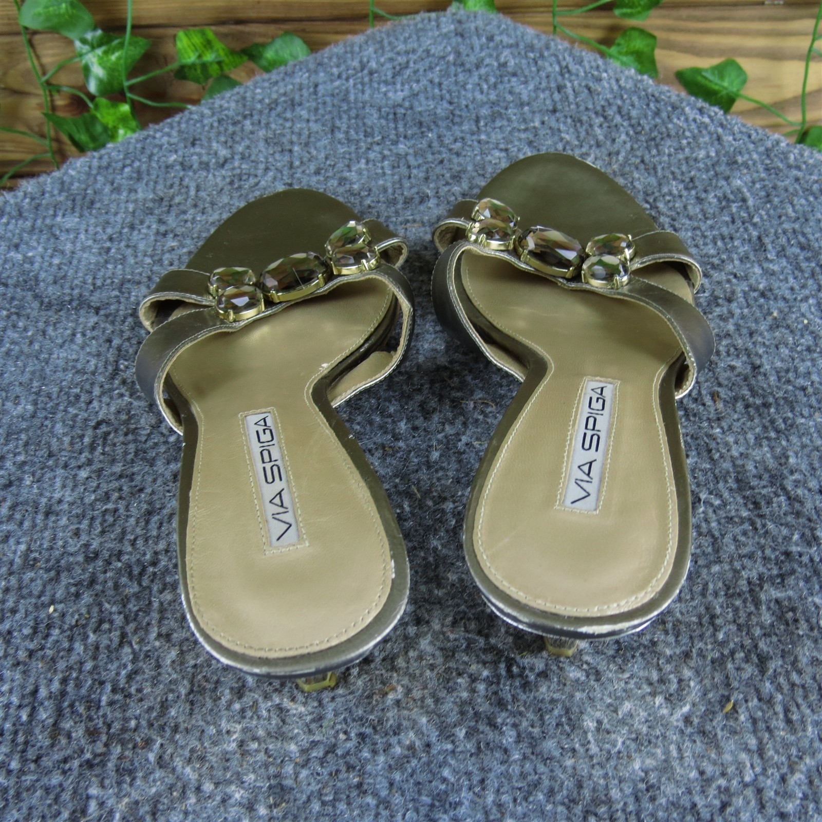 Via Spiga Women’s Jeweled Slide Gold Leather Sz 6 Medium Used 2025