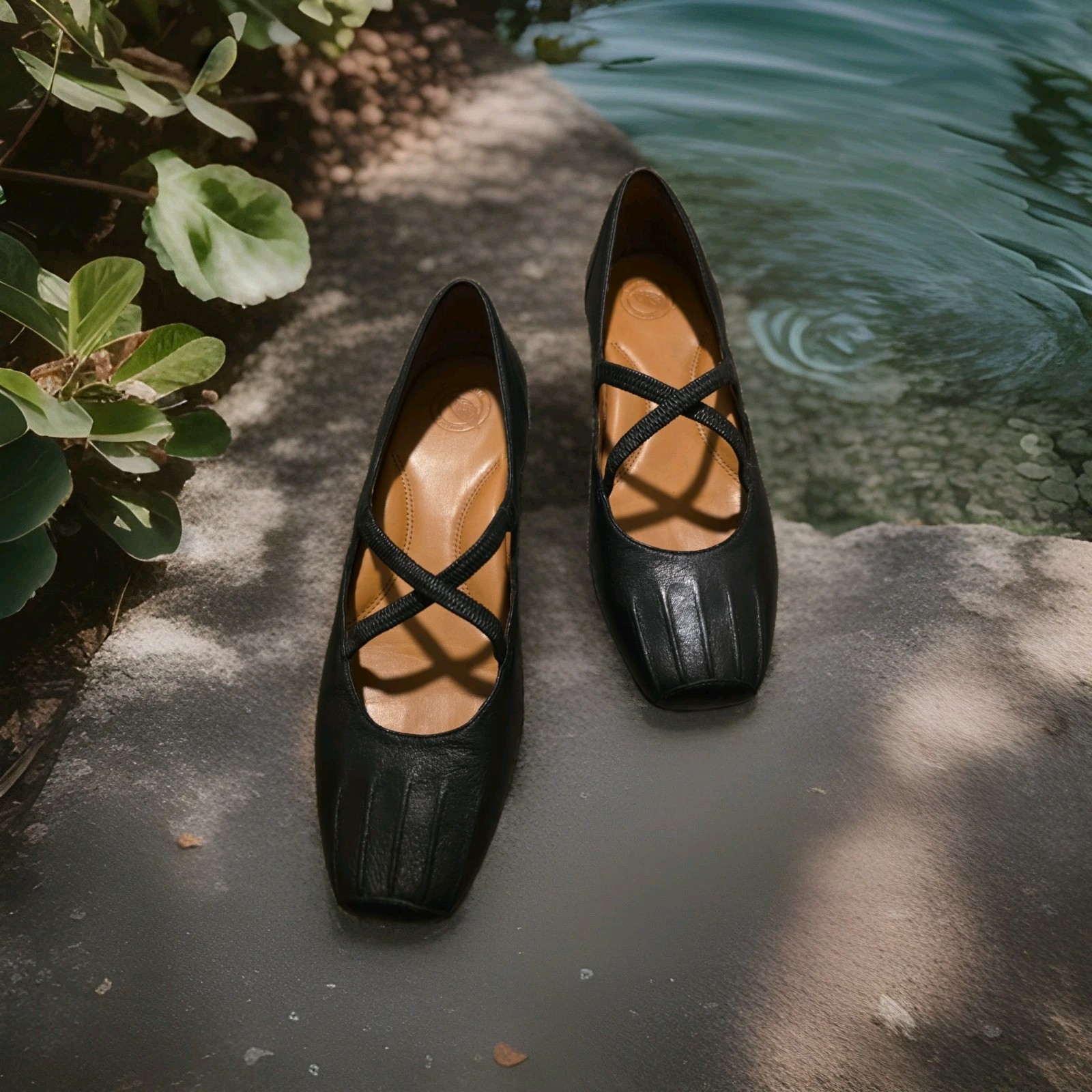 Black leather Nurture by Lamaze ballet flats feature a pleated square toe SZ 8