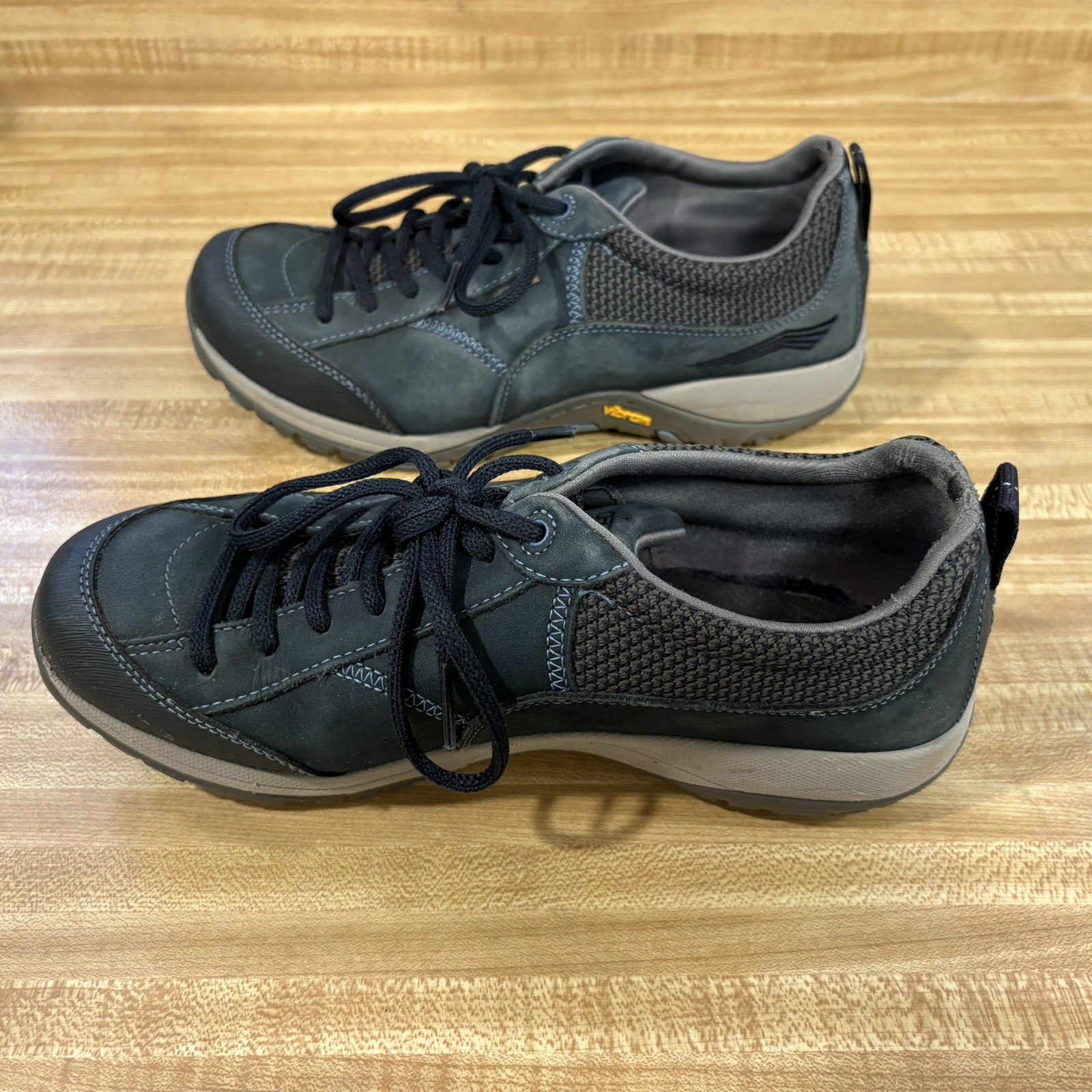 DANSKO Paisley Navy Womens Shoe Size 39(W8.5-9) VIBRAM Waterproof Slip Resistant