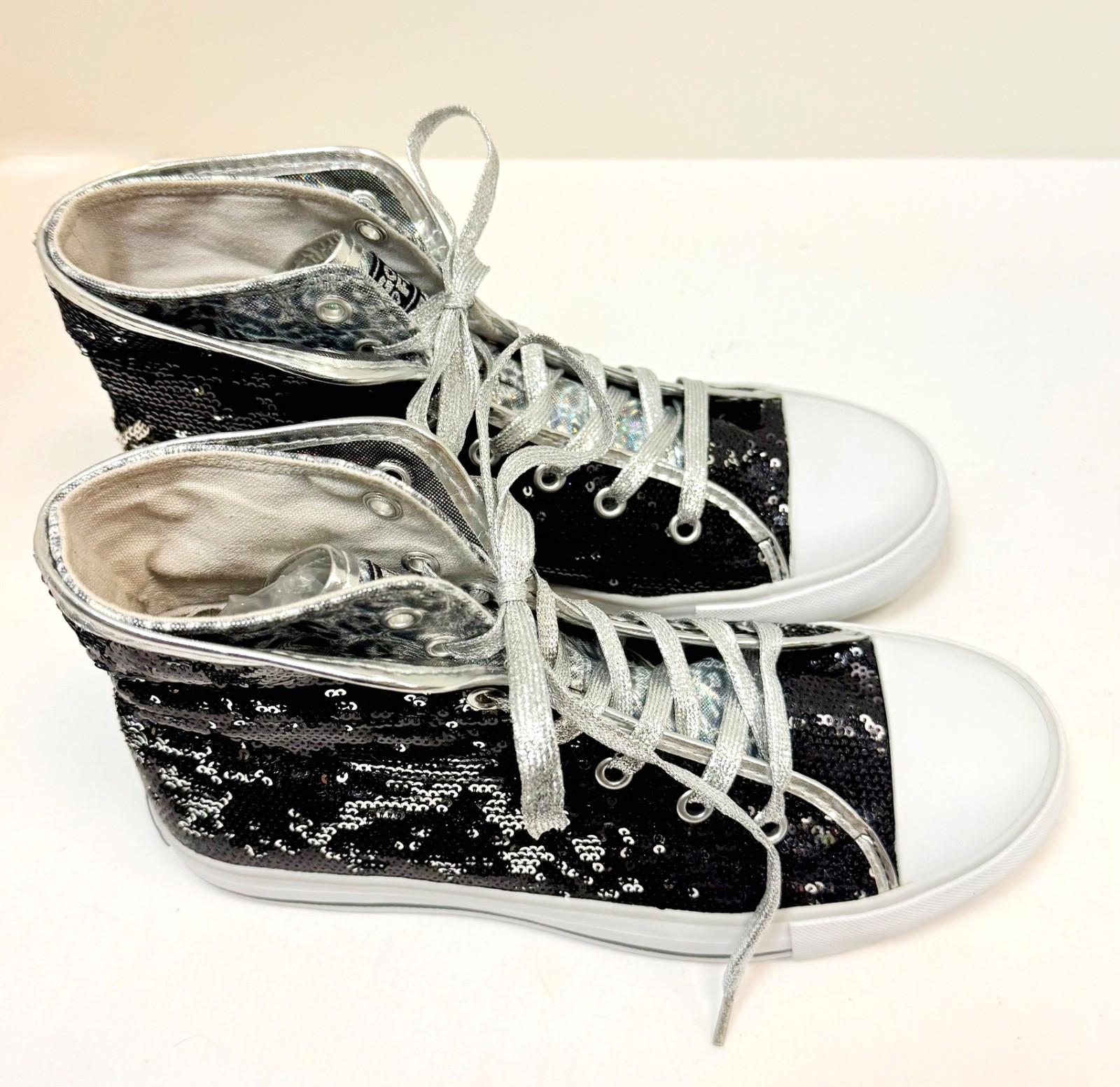 Gotta® Flurt Women’s size 8 Black/Silver Sequin Hi-Top Convertible Sneakers NIB