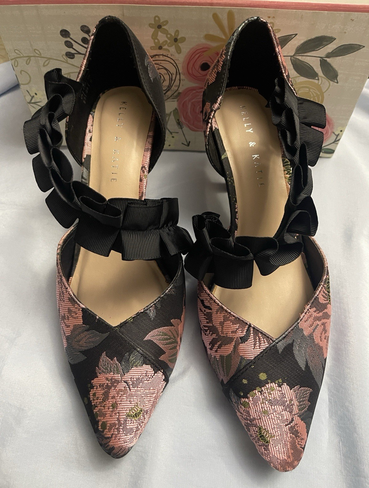 Kelly & Katie Women’s Black Pink Floral Bow Ruffle Pointed Toe Pumps 8.5