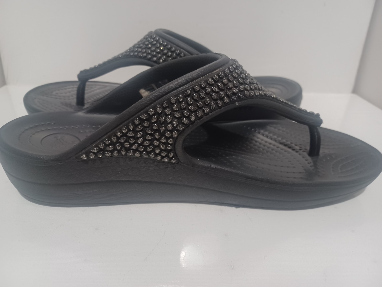 Crocs Sloane Black Bead Embellished Studded Strap Comfort Sandals Women’s 10