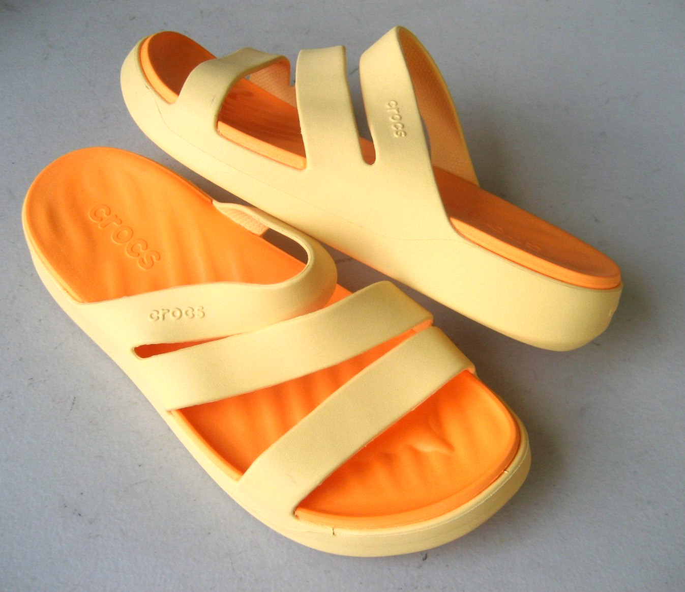 Crocs Getaway Strappy Sandals Womens Sz 9 Yellow MINT WORN 1-2 times