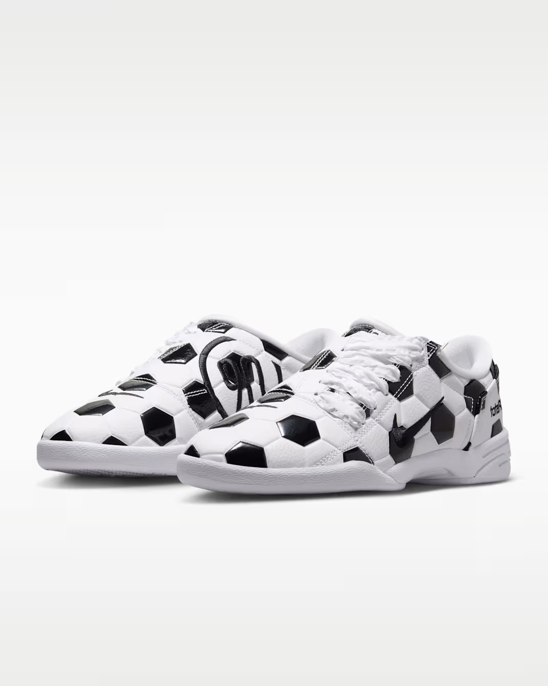 IO2388-100 Nike Total 90 Soccer Ballm White Black (Women’s)