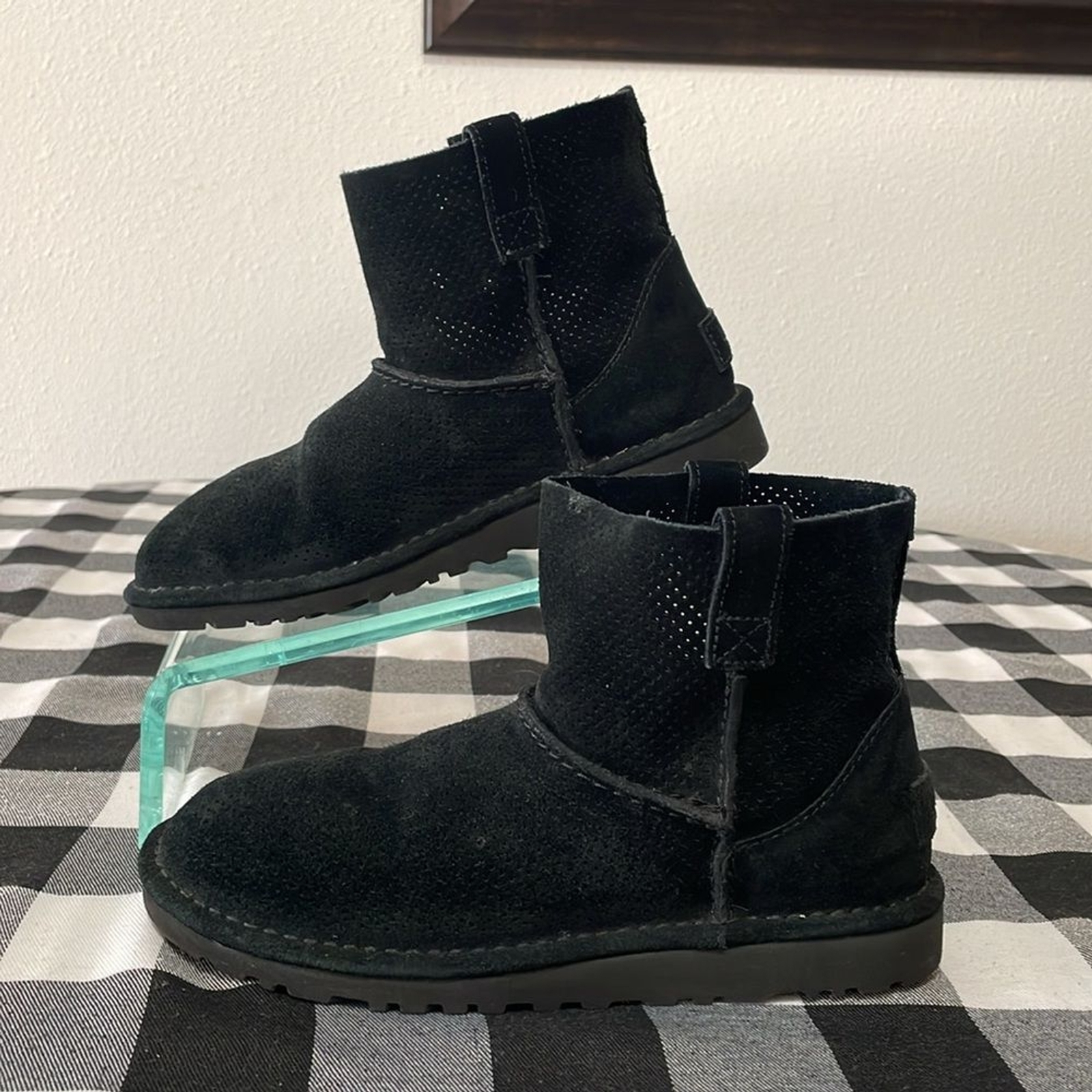 Ugg Classic Unlined Mini Perf Black Suede Leather Boots Womens Size 7 Perforated