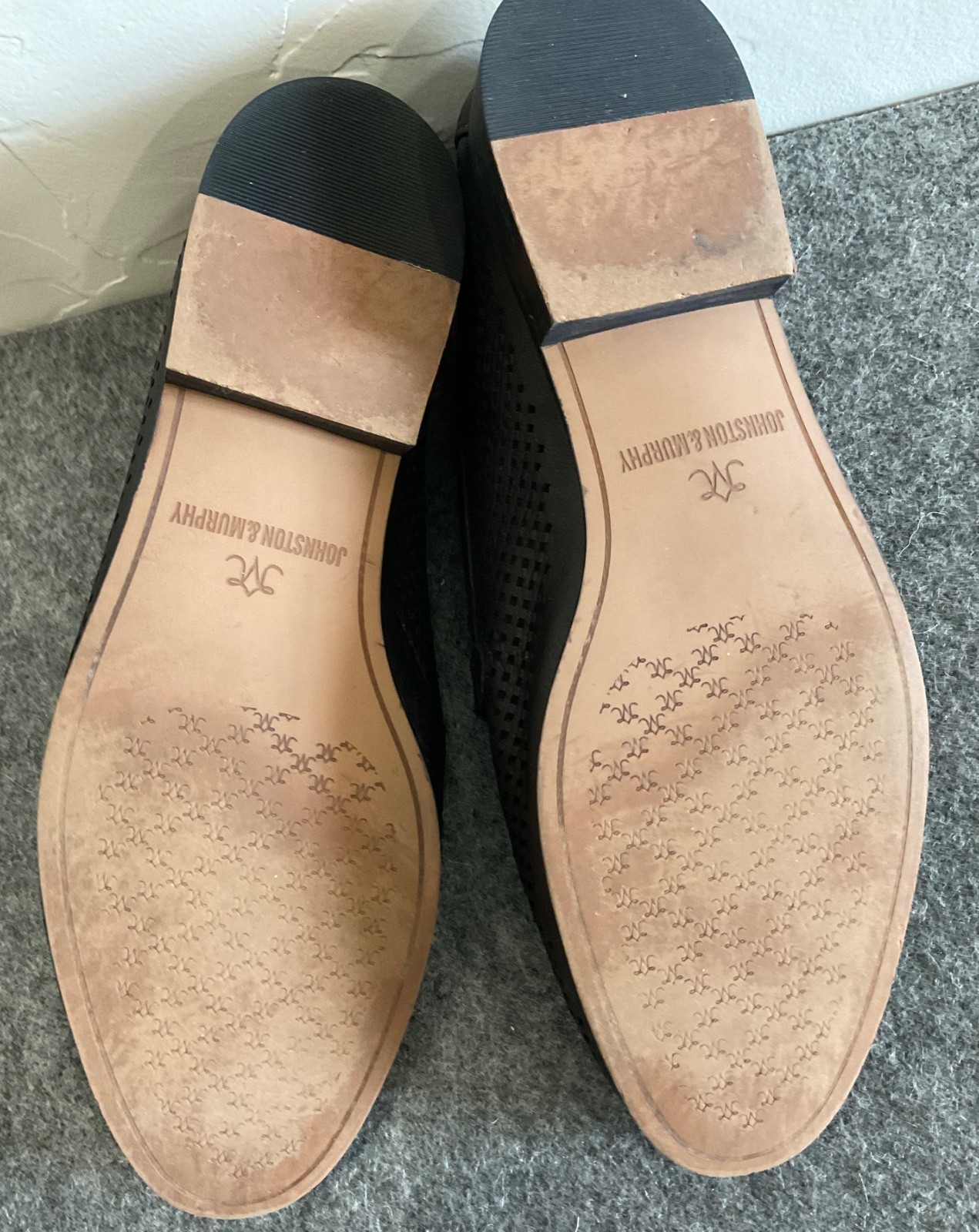 JOHNSTON & MURPHY Black Glove Leather loafer Sz 8.5 in EXCELLENT condition!