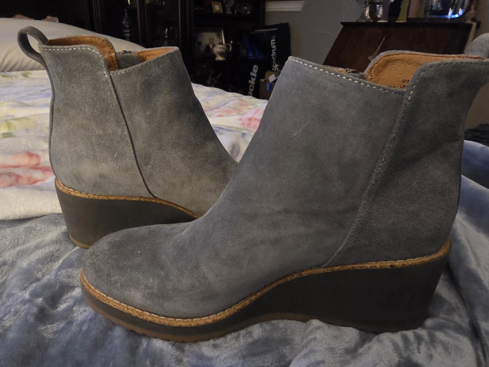 Sofft Emeree Womens Sz 8 Shoes Gray Leather Suede Wedge Pull On Ankle Bootie