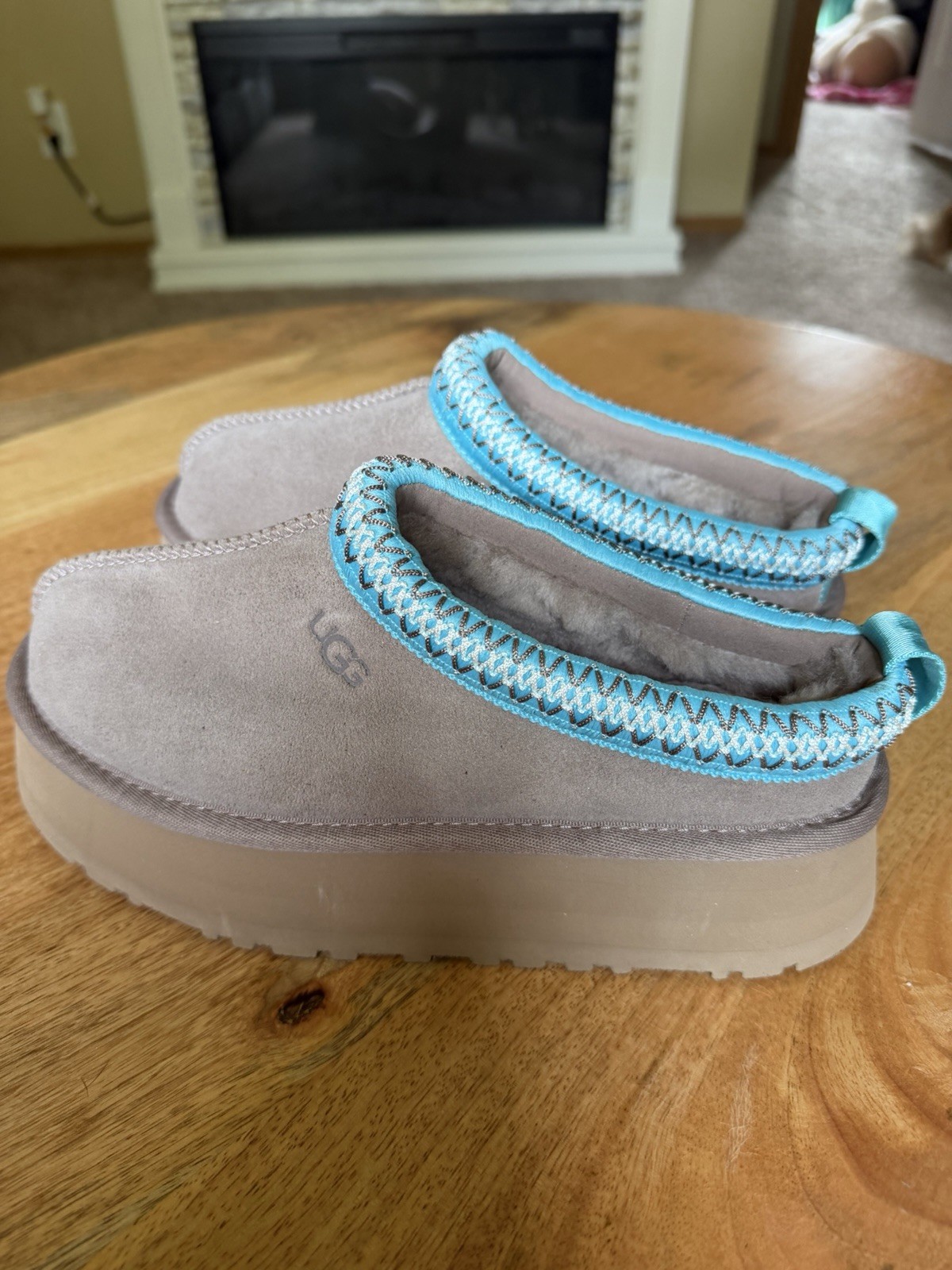 Women’s Ugg Platform Size 6