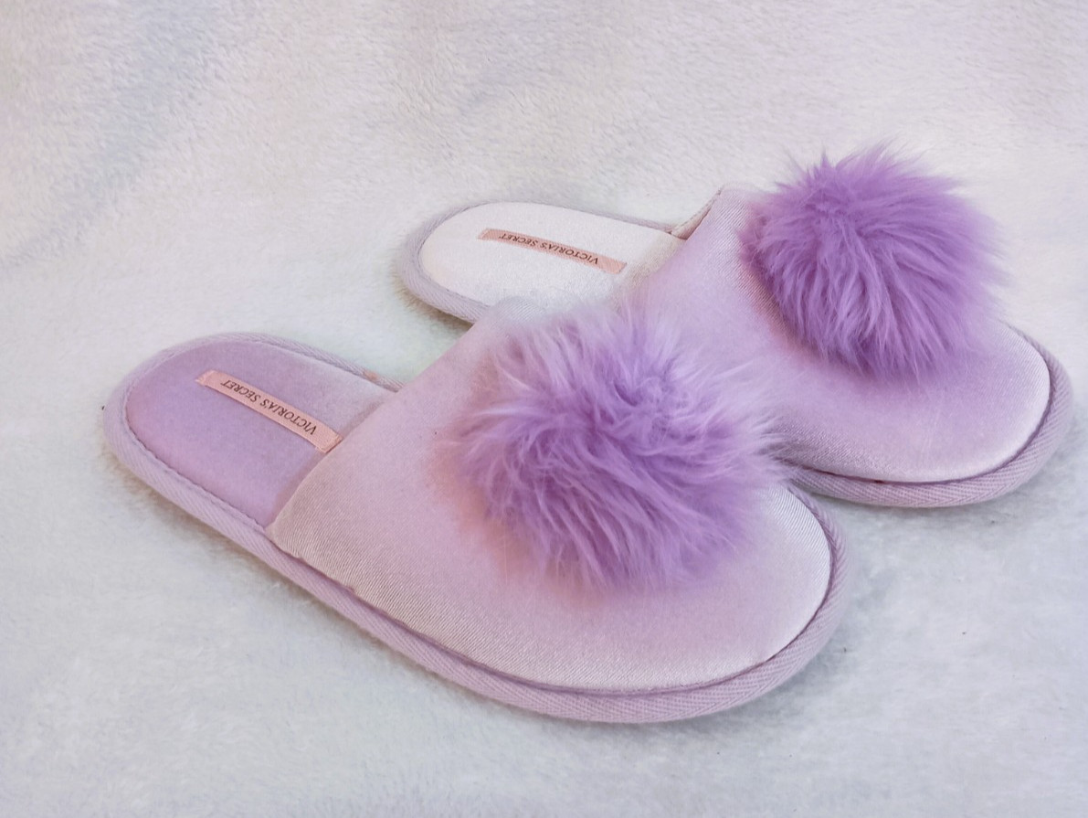 New Victoria’s Secret Pom Pom Velvet Lavender Slippers Sz M Medium