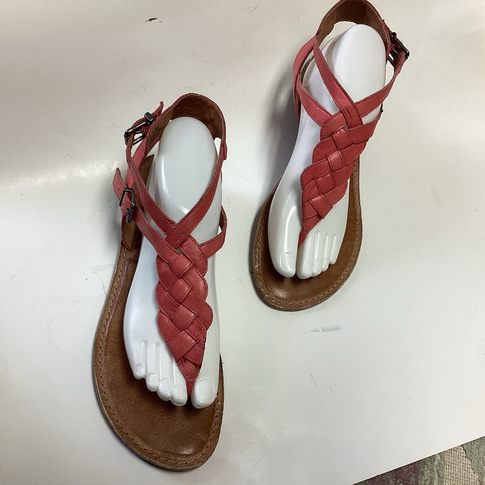 Nurture Sandals Womens Size 9.5M Double Buckle Thong Salmon Coral Leather Uppers