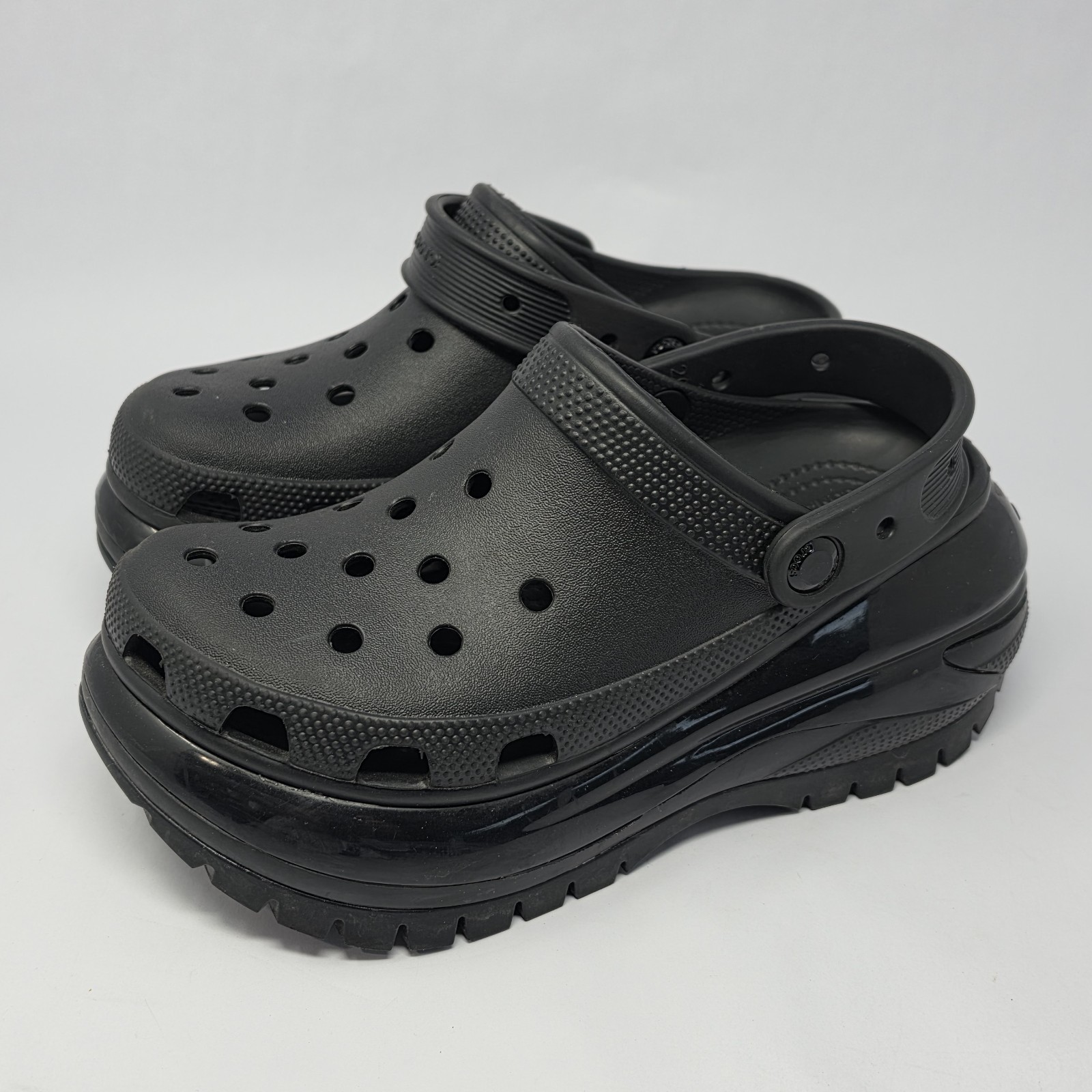Crocs Mega Crush Clogs Womens 7 Black Classic Slip On Chunky Platform Sandals