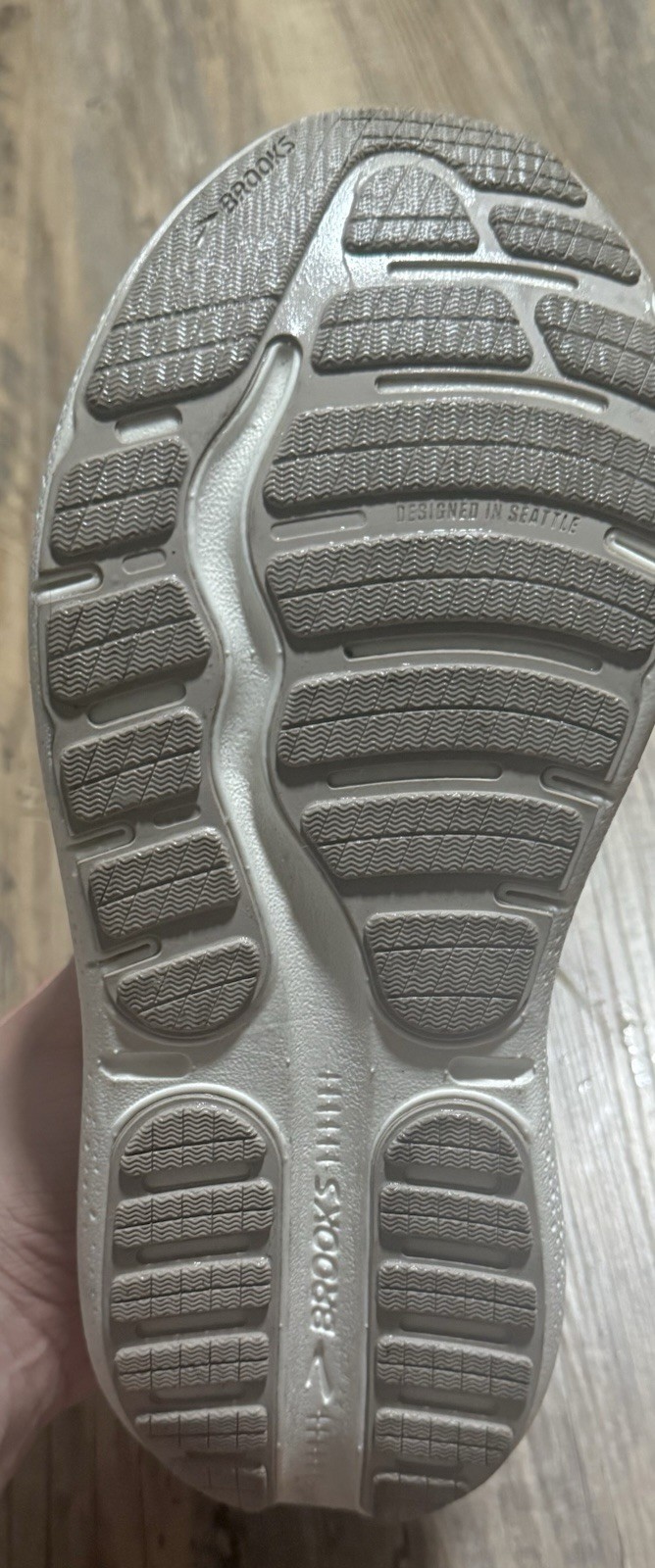 Brooks Ghost Max Beige Lace Up mesh. SEE DESCRIPTION