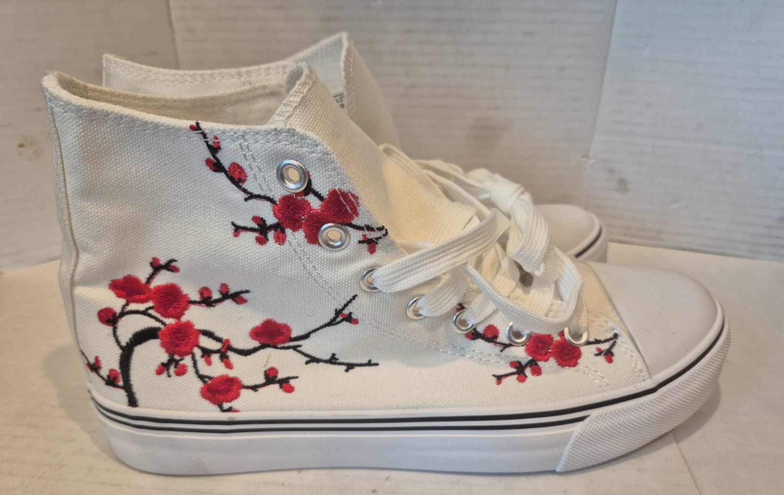 Women’s White Cherry Blossom Embroidered High Top Canvas Sneakers Size 8