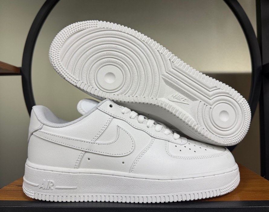 Men’s Nike Air Force 1 Low Triple White 07 Brand New, Men and Women Size.