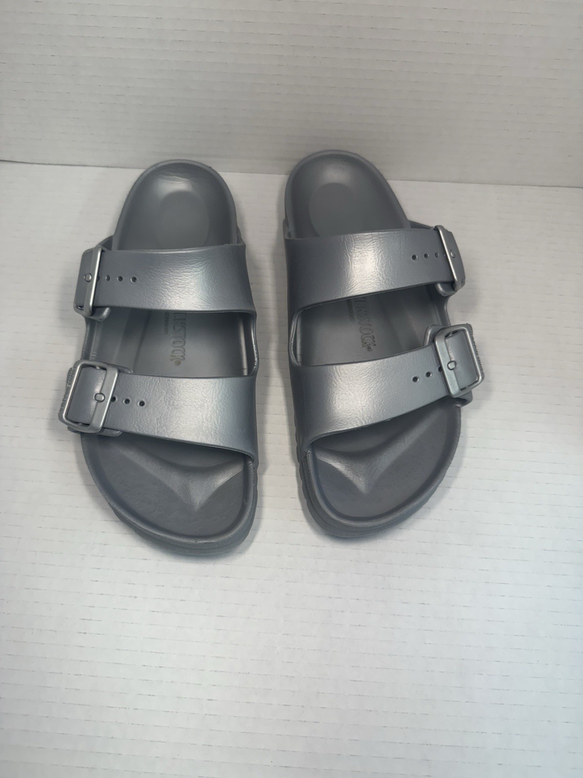 Women’s Size 8 Birkenstock 39 Arizona EVA Foam Sandals Gray Silver