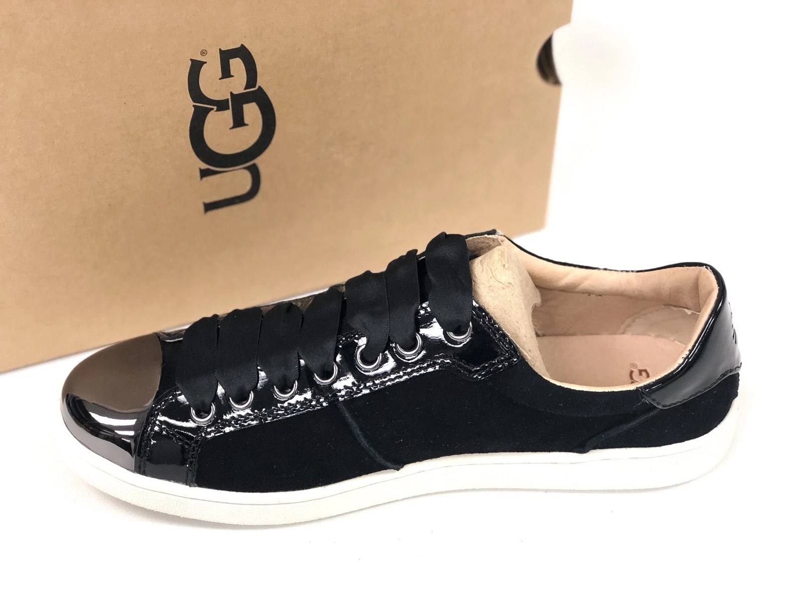 UGG Women’s EVANGELINE BLACK 1092533 Casual Fashion Chrome Toe Sneaker Size 7