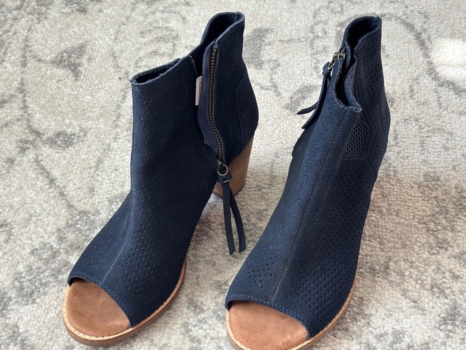 Toms Majorca Peep Toe Booties Heels Women Sz 8 M Blue Suede Perforated Side Zip