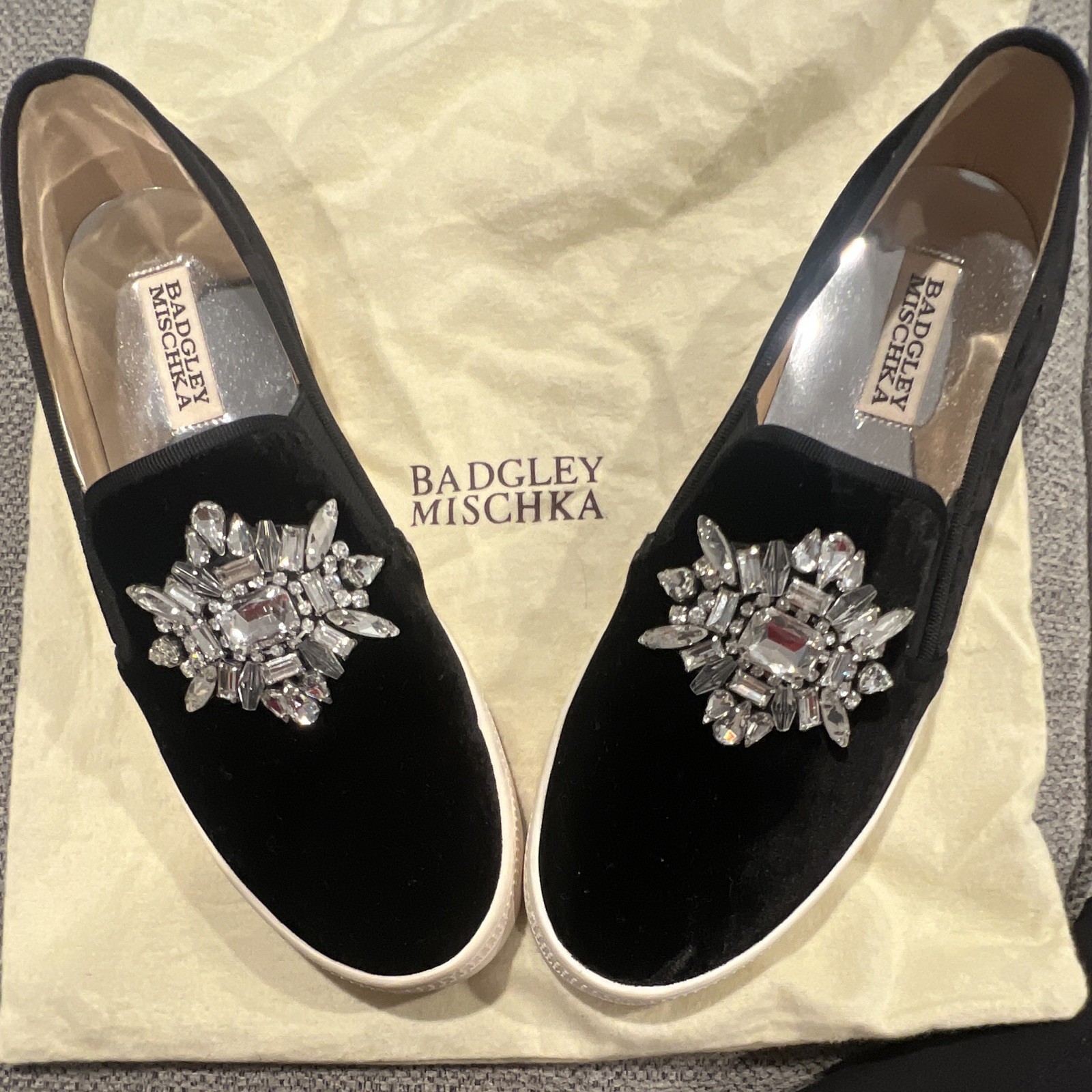Badgley Mischka Women’s Size 8 Black Velvet Slip-On Flats Round Toe Crystal