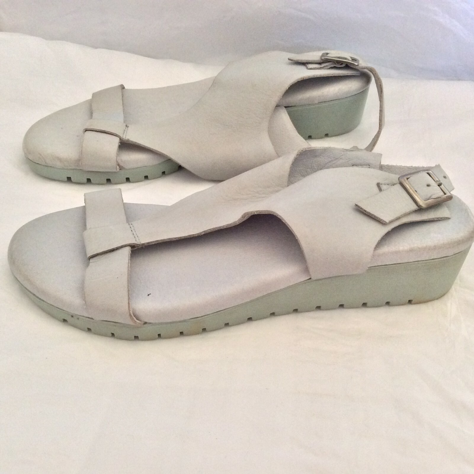 Django & Juliette Women’s Designer Luxury Comfort Buckle Sandal Size AU 6/EU 37