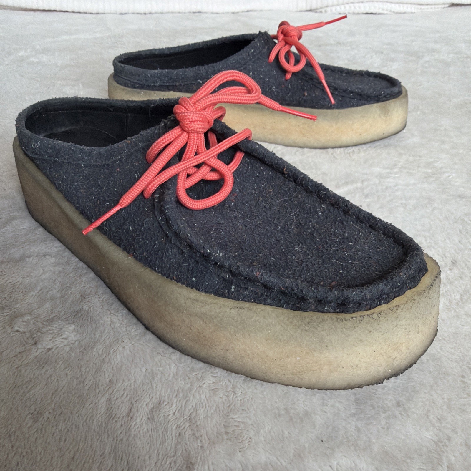 Clarks Wallabee Cup Mules Womens Sz US 8 Crepe Sole Slip On Textured Leather