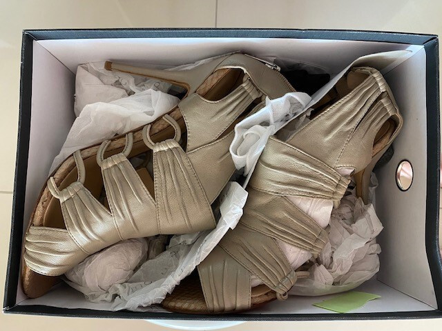 NIB Urban Soul Yorkshire Leather Sandals Size 40 EU US10