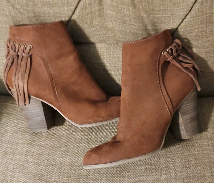 Carlos Santana TWILIGHT Sz 9.5 Brown Suede Leather Ankle Booties Heel Fringe