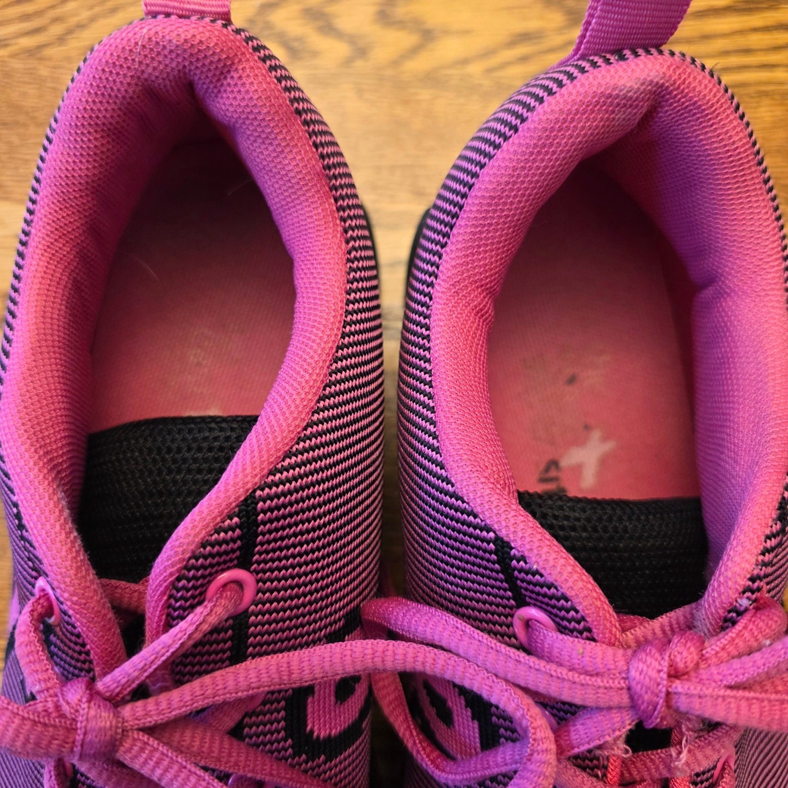 Pink Ribbon Womens 9 Breast Cancer Awareness Knit Athletic Sneakers Pink Black