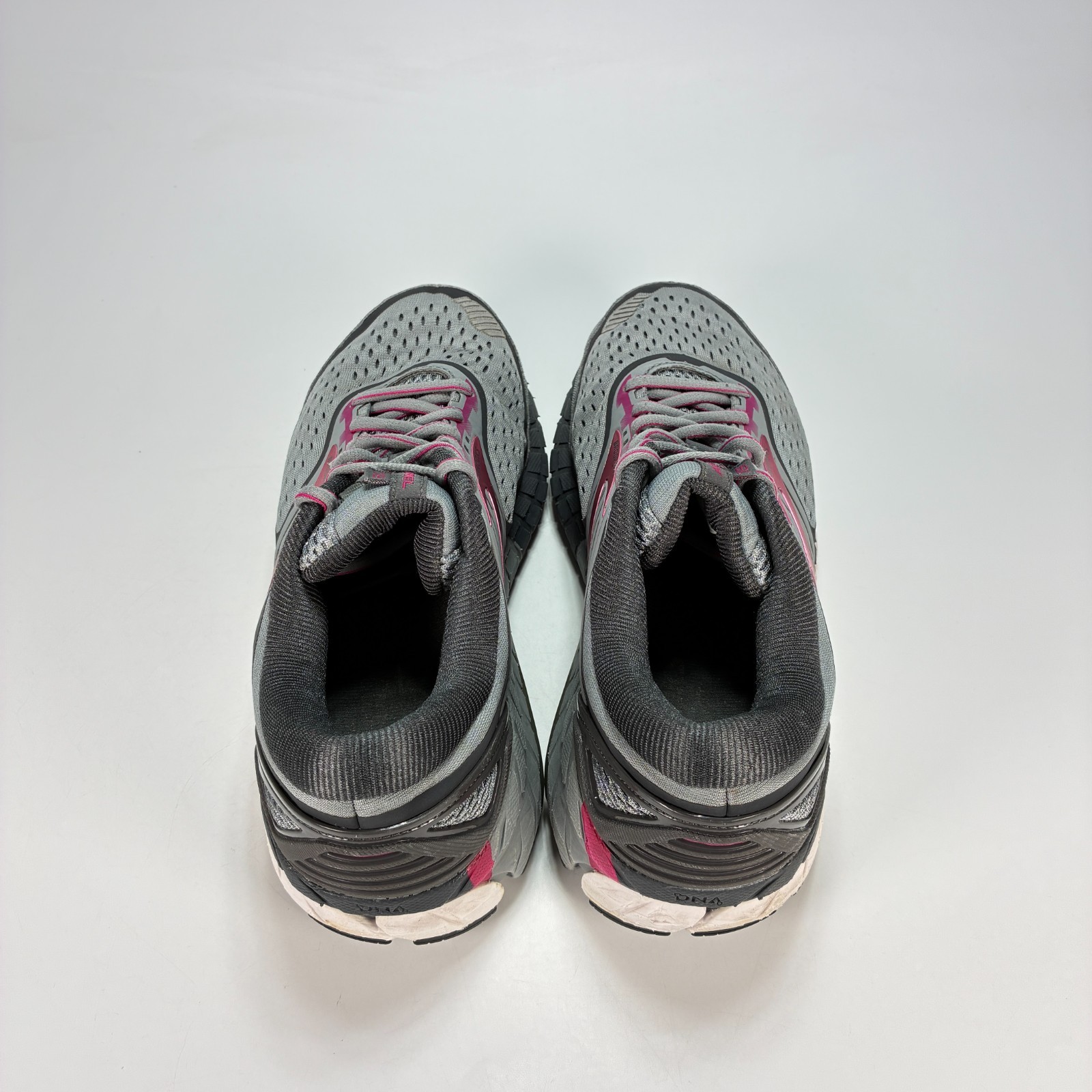 Brooks Ariel 18 Gray Pink Stability Running Shoes 1202712E091 Women’s Size 9