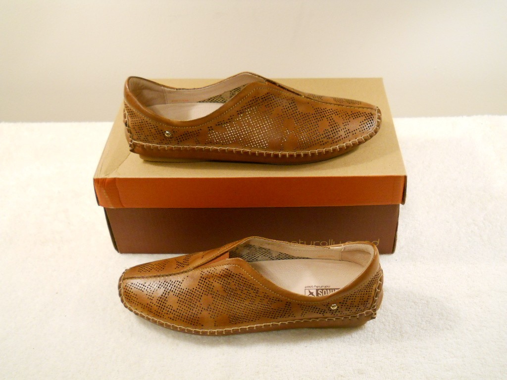 NIB PIKOLINOS Brandy Leather Floral Cutout Flats size 39 8.5 M