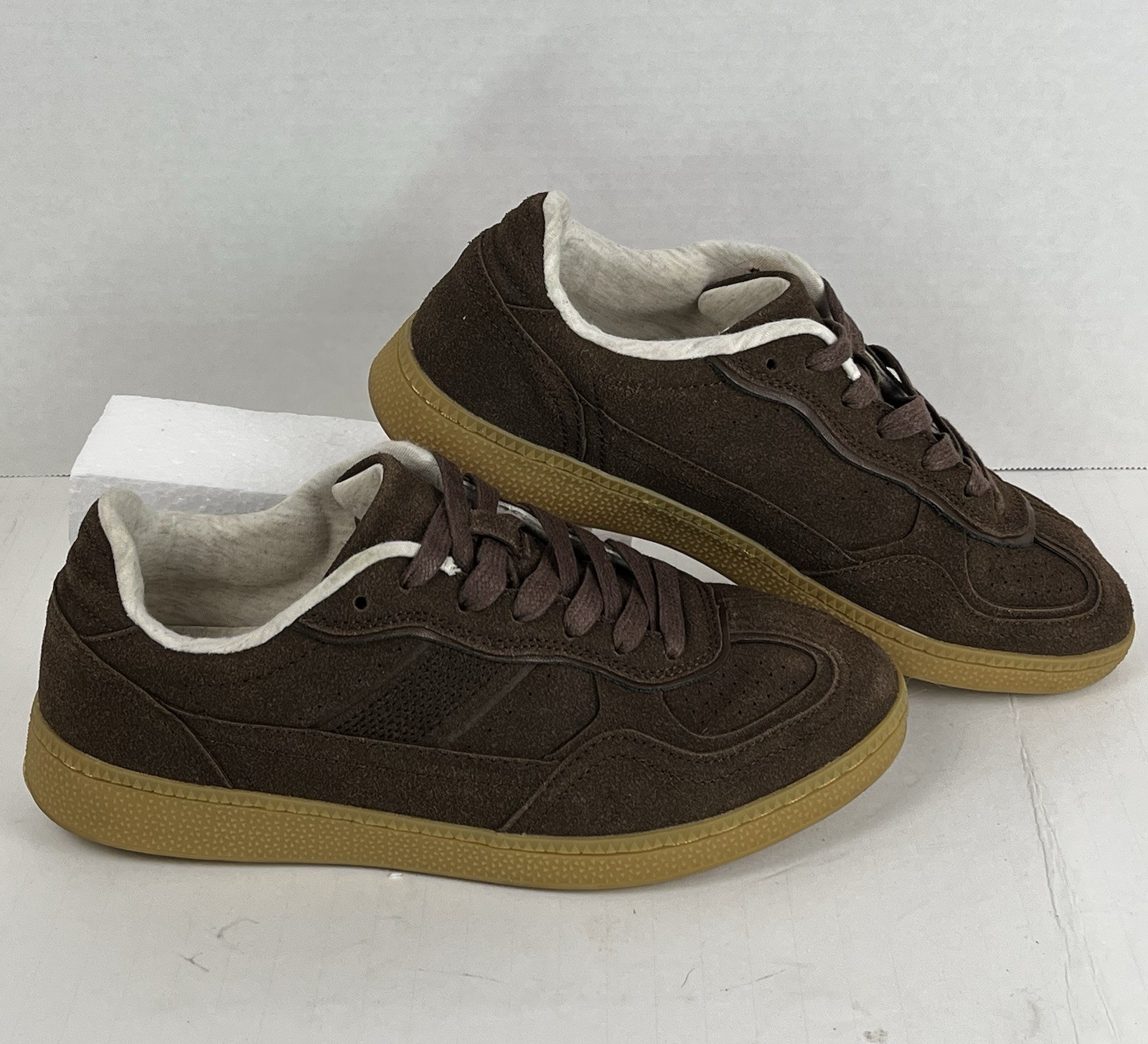 Cushionaire Bettina Womens Brown Vegan Suede Fashion Sneaker Size 7W NWOT