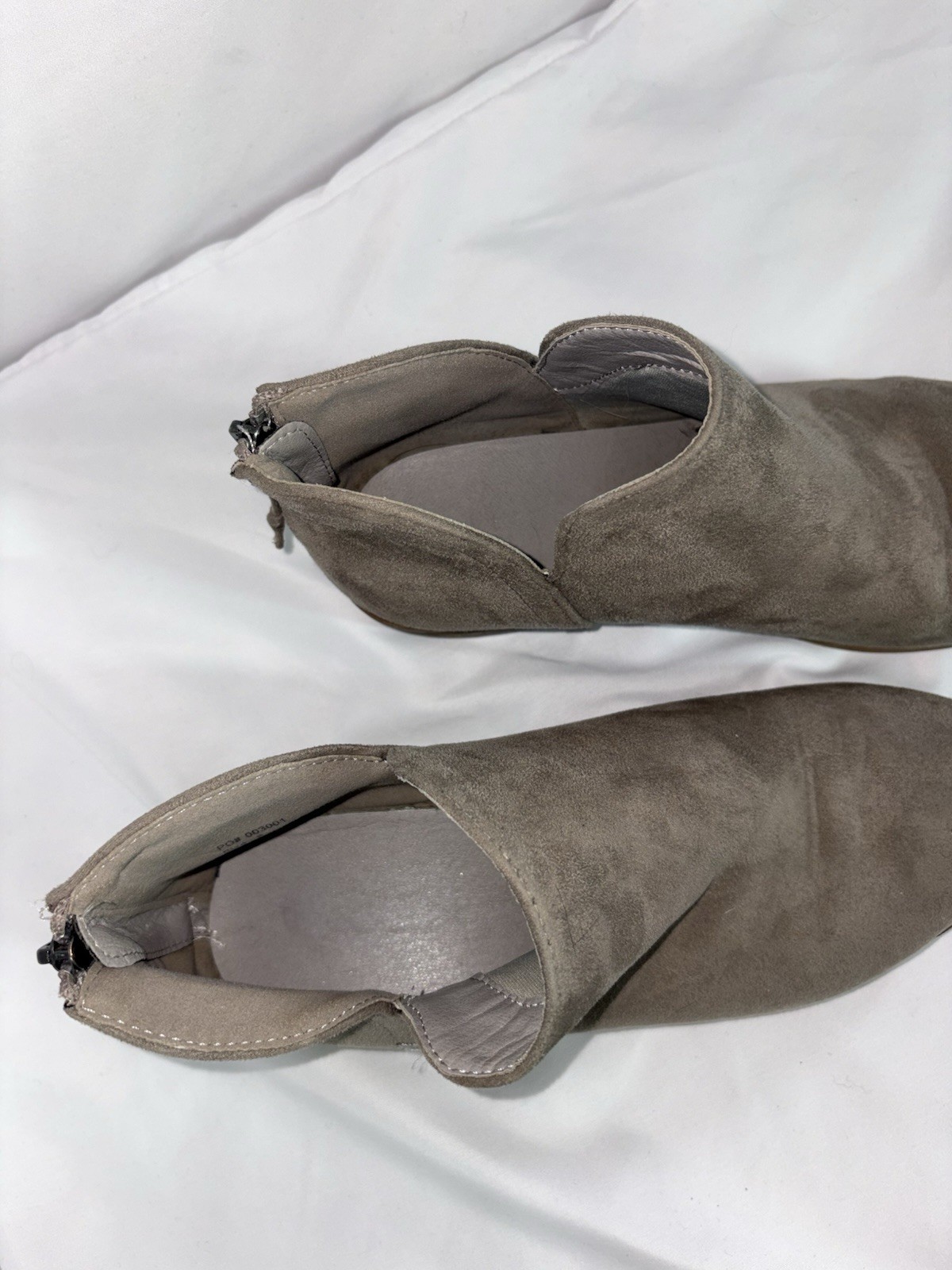Women’s Size 8 Gray Booties