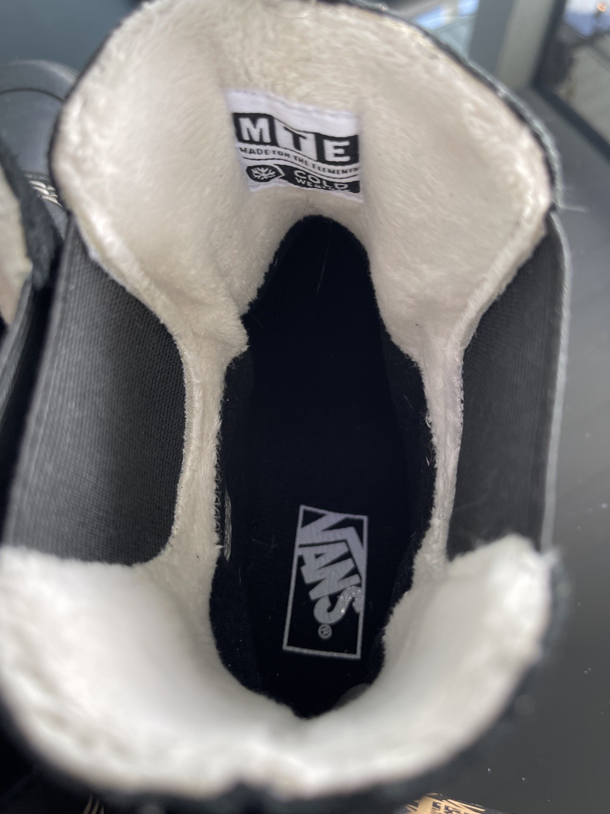 Standard Mid Chelsea Snow MTE Black/Bone Slip On Boots size 10/10.5