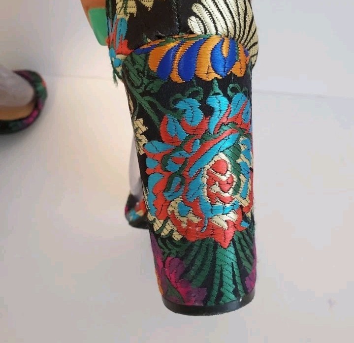 Trash Sz 5 Black Multicolor Floral Embroidery Open Toe Sandals Chunky Heel Party