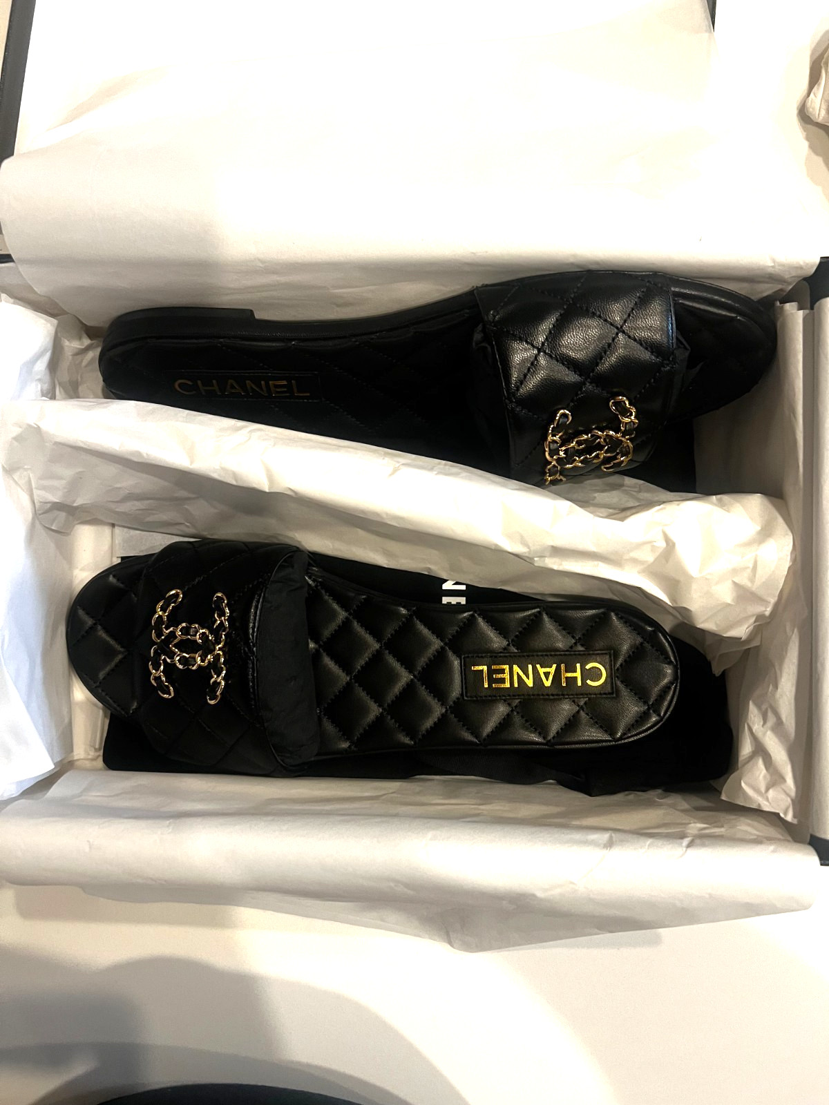 NEW CHANEL CC GOLD CHAIN CHANEL LOGO BLACK QUILTED MULES SANDAL SLIDES SIZE 40.5