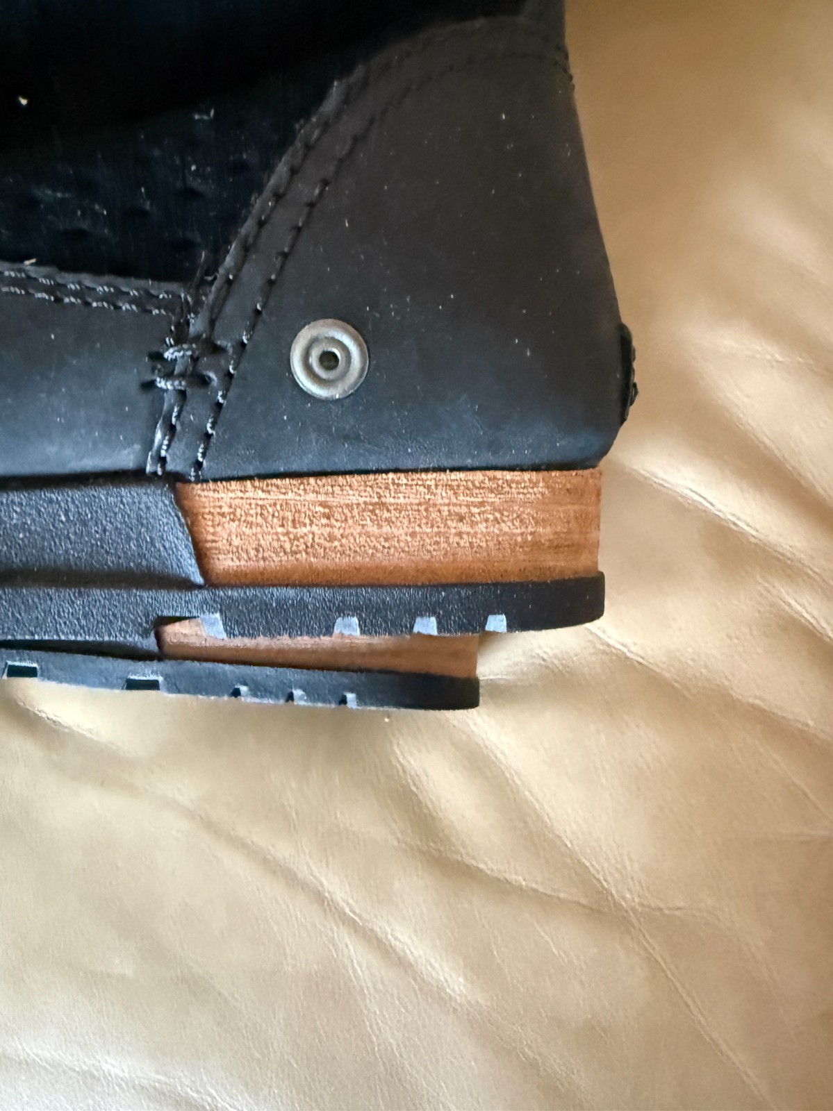 Sorel Boots Women Lacy Leather Cut-outs, Size 8.5