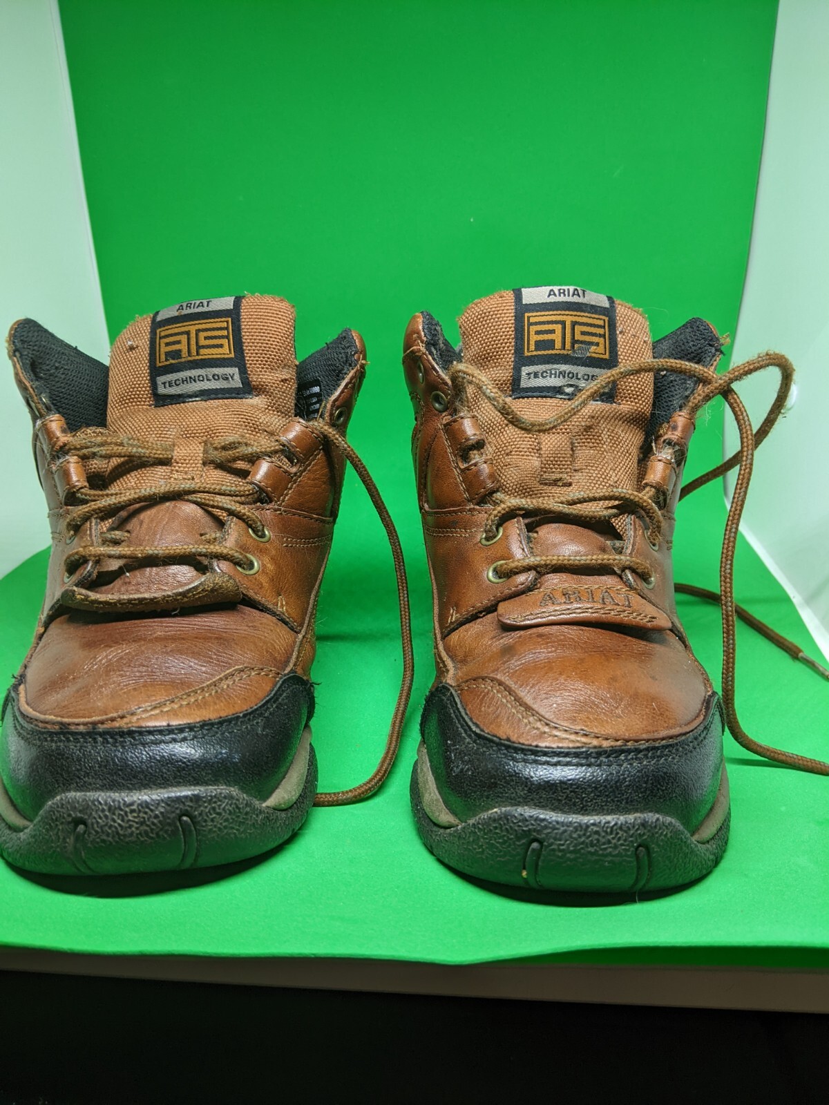 Ariat Womens Shoes Size 7B Lace Up Pull Tab Leather Uppers Style 70080