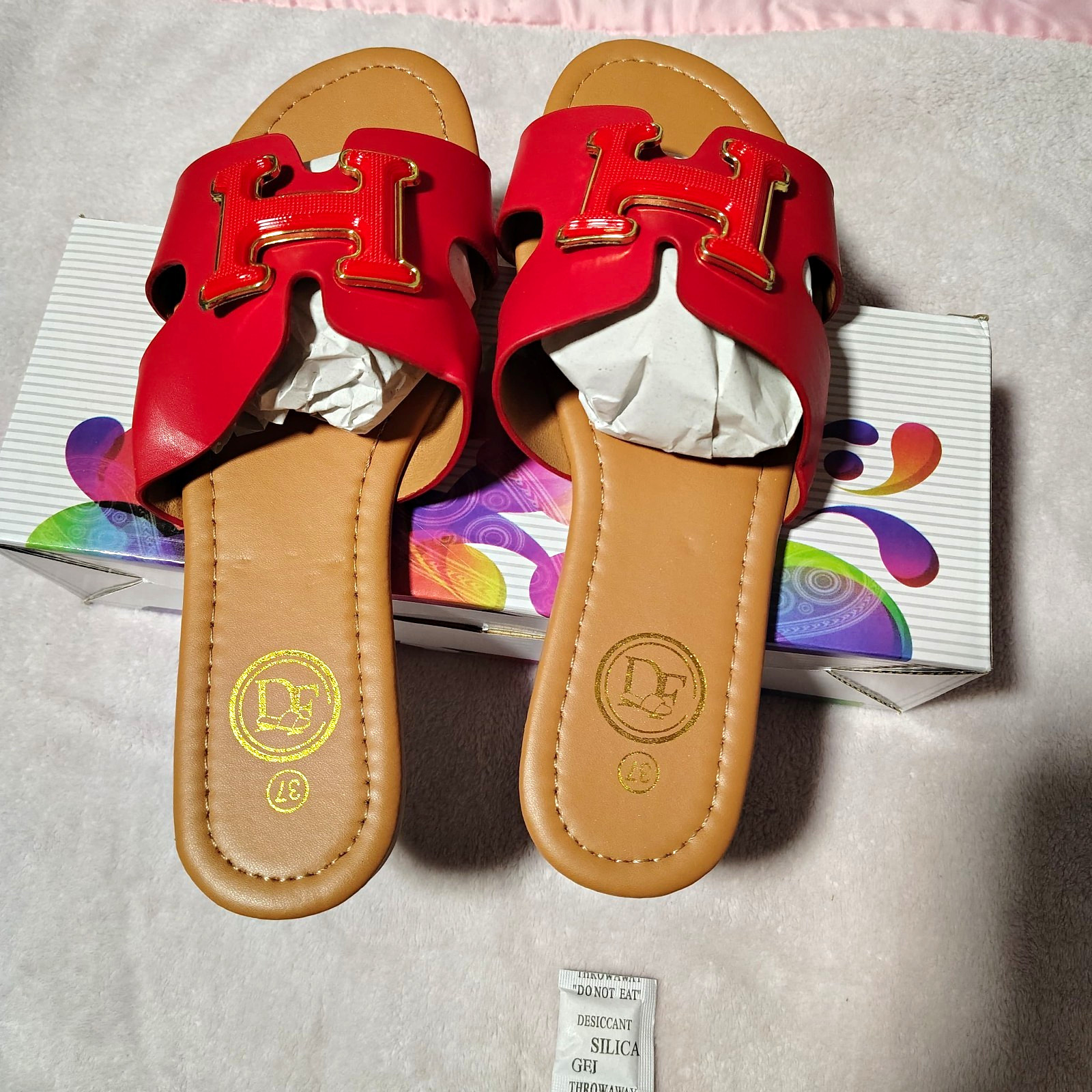 Women’s Red Slide Sandals Gold Tone Logo Accent Slip-On Flat Leather US 7